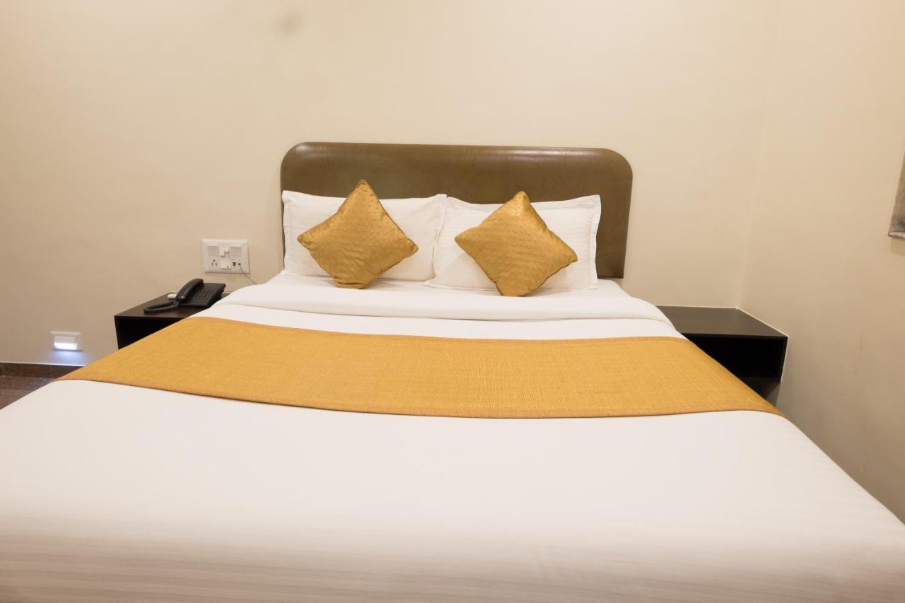 Welcome Hotel - Fort Мумбаи Экстерьер фото
