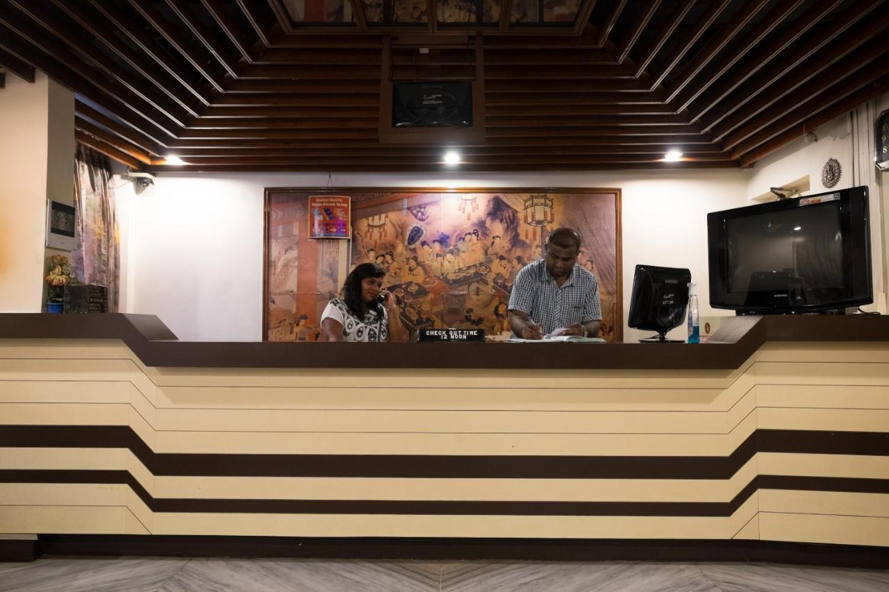 Welcome Hotel - Fort Мумбаи Экстерьер фото