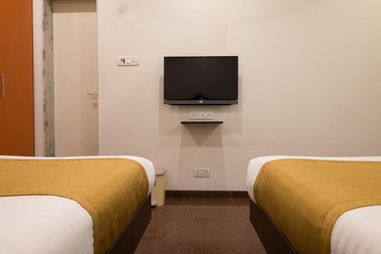 Welcome Hotel - Fort Мумбаи Экстерьер фото