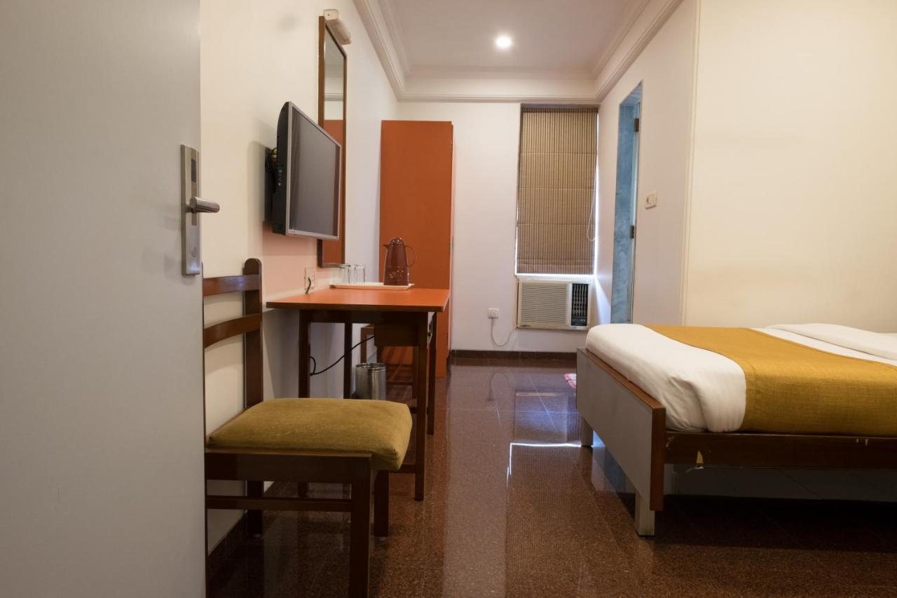 Welcome Hotel - Fort Мумбаи Экстерьер фото