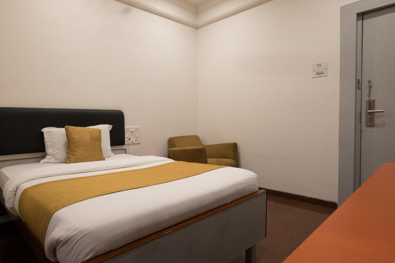 Welcome Hotel - Fort Мумбаи Экстерьер фото